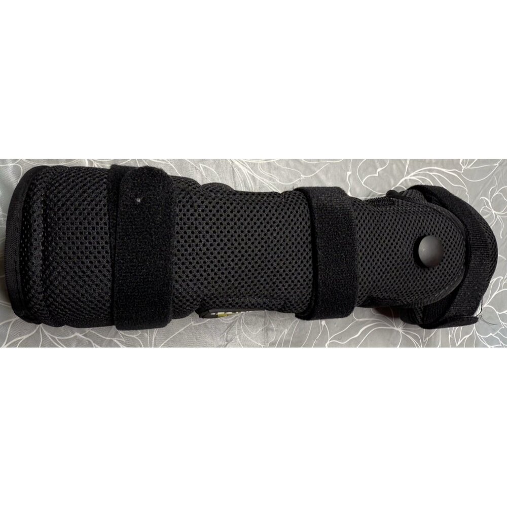 ARYSE WRIST BRACE Size Universal Model # AY-3916 NEW In Packaging